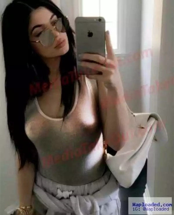 Kylie Jenner puts her n*pples on display on Snapchat